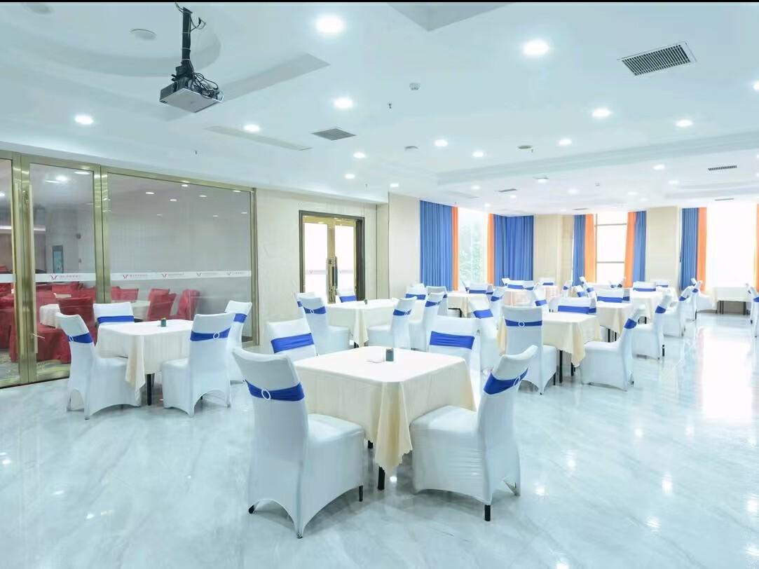 Jinghong International Business Hotel 60/68