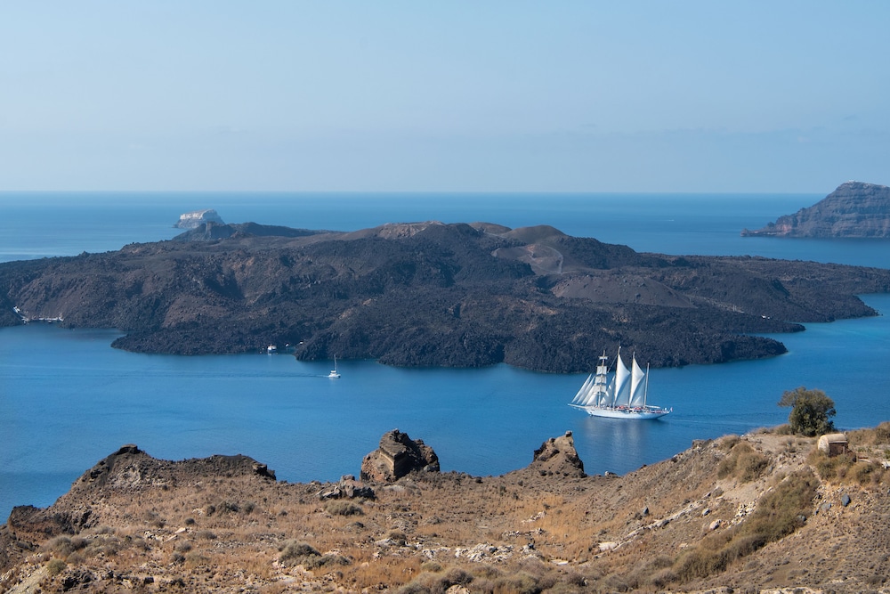 Astir Thira 50/57