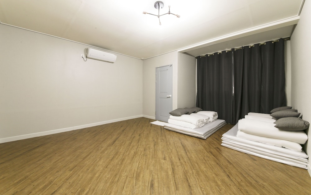 Vip, Family, 10 Futon Beds