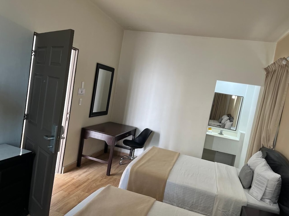 Hotel Plaza Del Arco Express 39/65