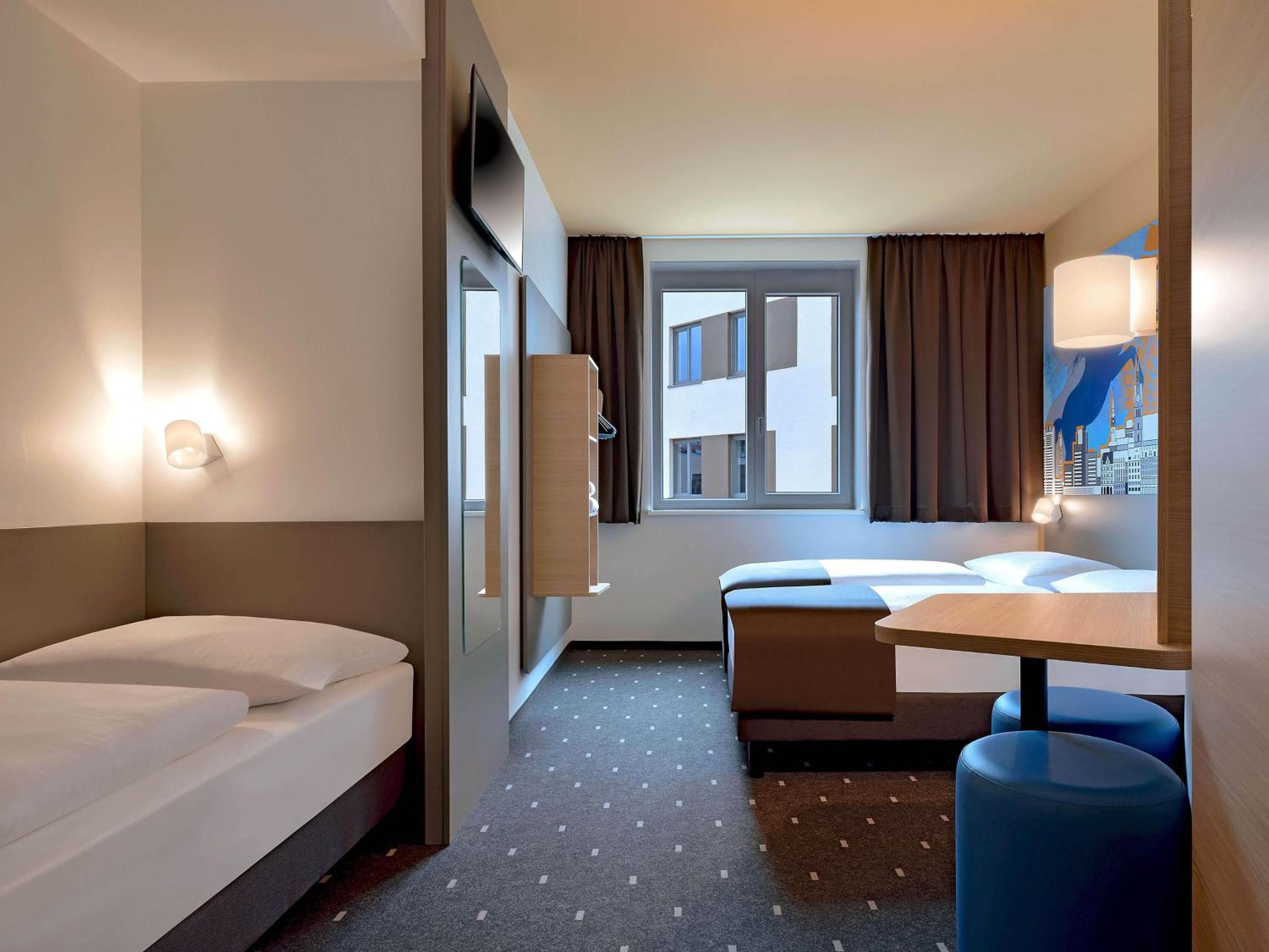 ROOM, TRIPLE