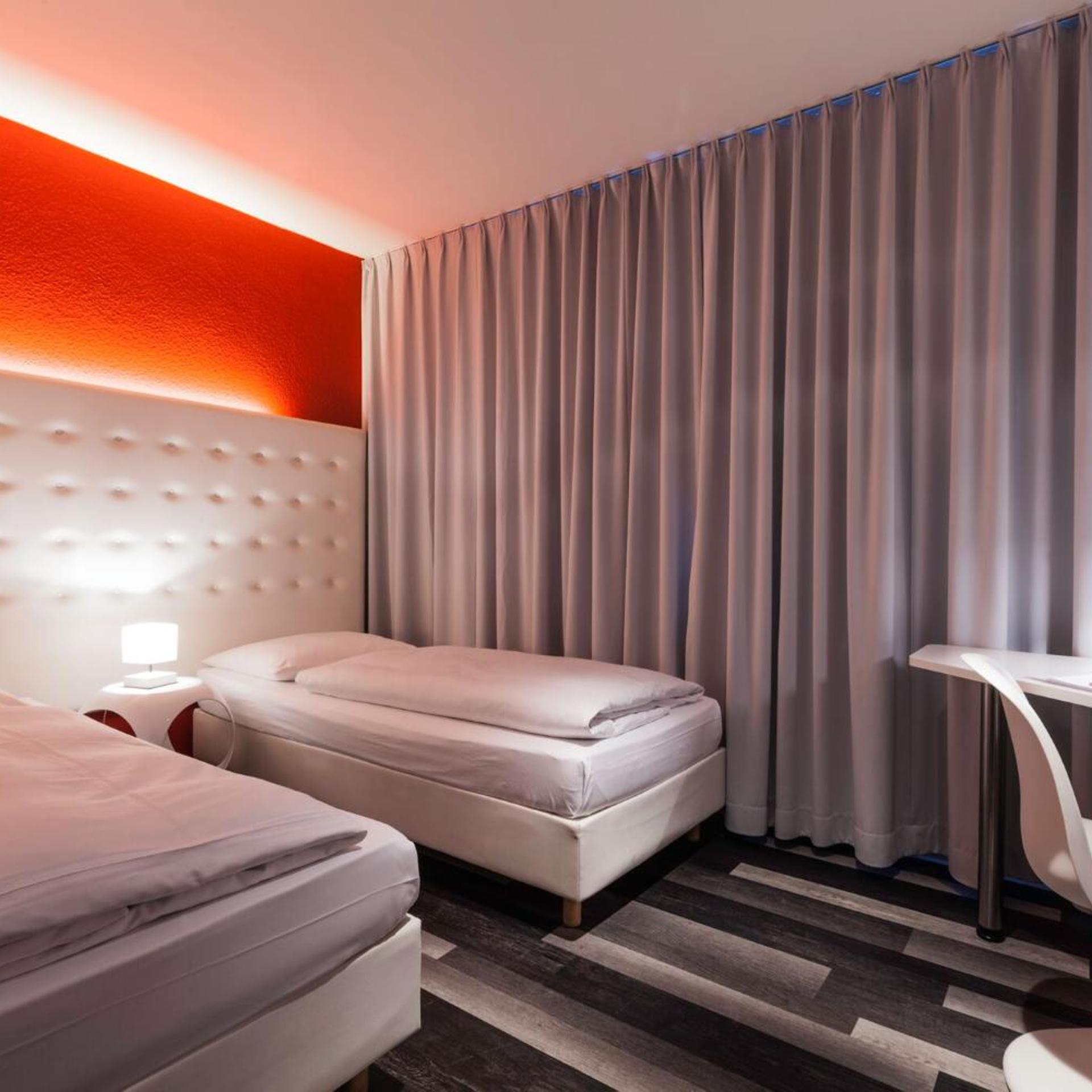 غرفة بسرير مزدوج أو سريرين منفصلين، Cityhotel Monopol 3/7