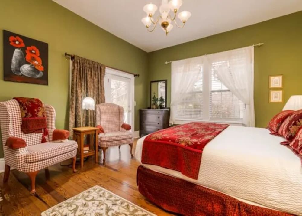 House, King Bed, Patio