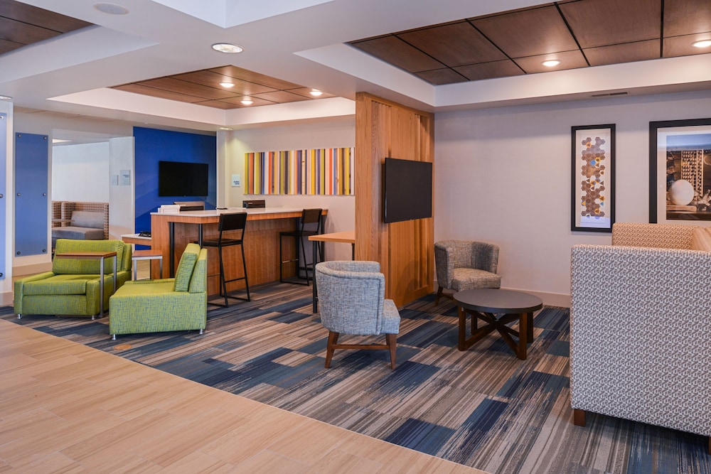 Holiday Inn Express Hotel & Suites Urbana-Champaign(U Of I Area) 47/74