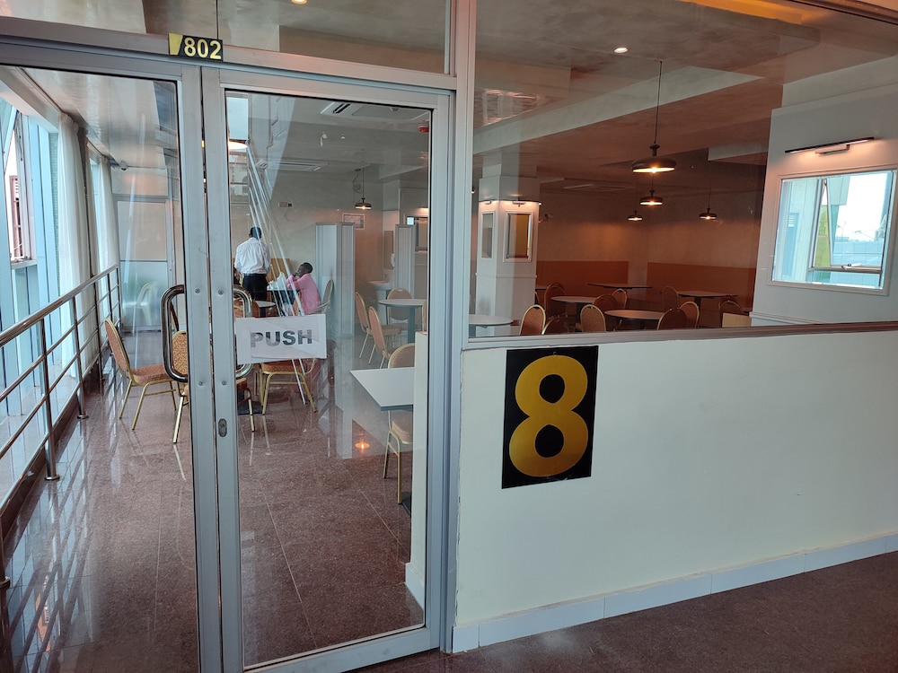 Kooki Hotel 7/50