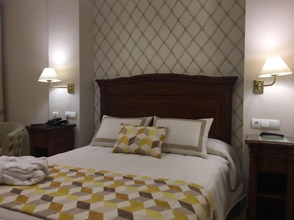 ADRIANO HOTEL 29/77