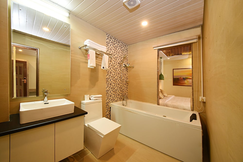 Woodapple Hotel and Spa 50/50