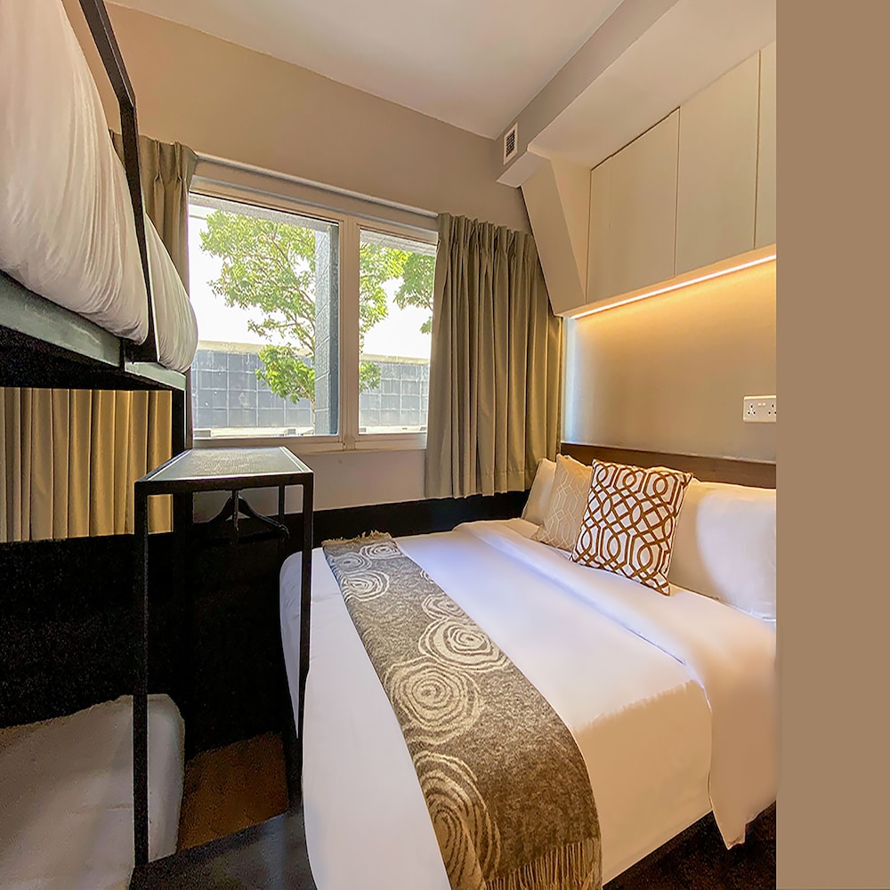 ST Signature Bugis Beach 48/76