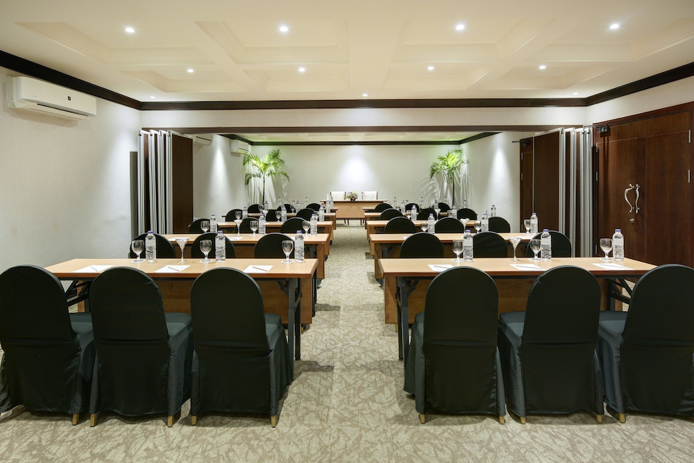 SWISS-BELHOTEL BORNEO BANJARMASIN 54/64