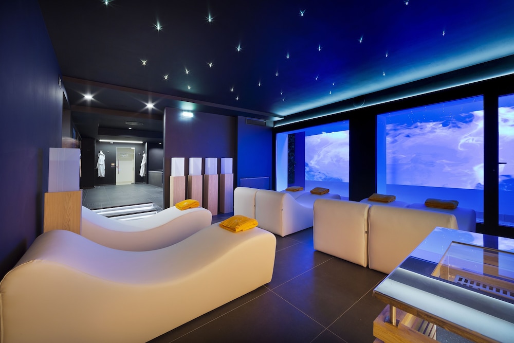Vip's Motel Luxury Accommodation & Spa 34/72