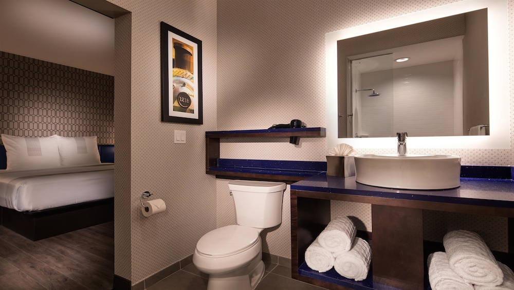 GLo Best Western DeSoto Dallas 14/34