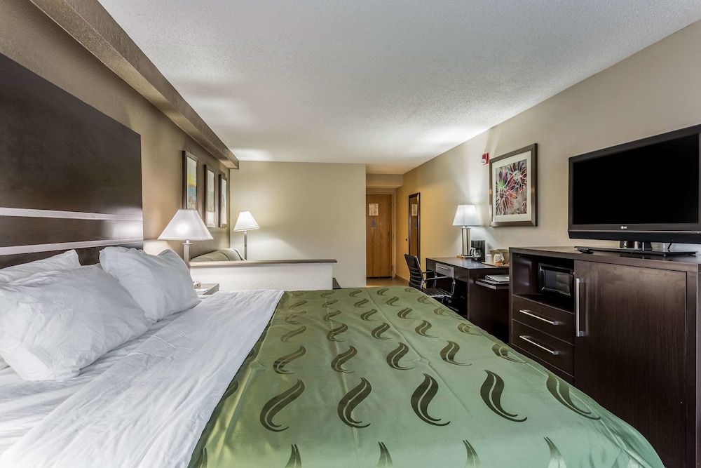 SUITE, KING BED