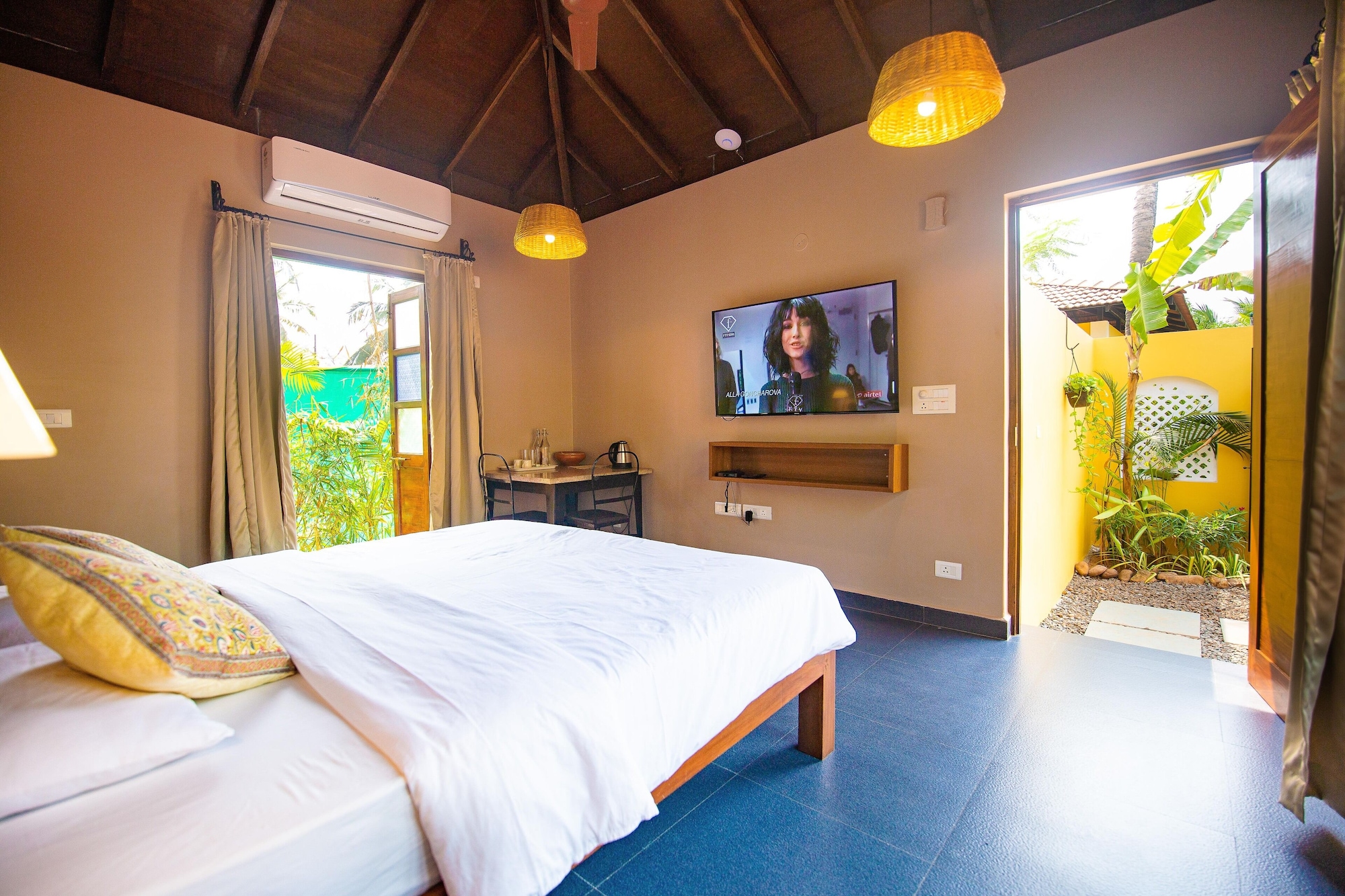PREMIUM, STUDIO, SUITE, KING BED, GARDEN VIEW, GROUND FLOOR