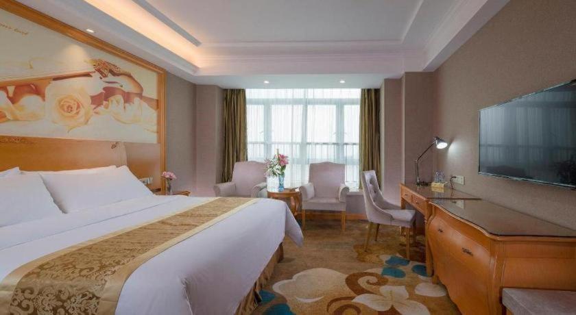 Vienna Hotel (Zhongshan Ancient Town Haizhou) 23/58