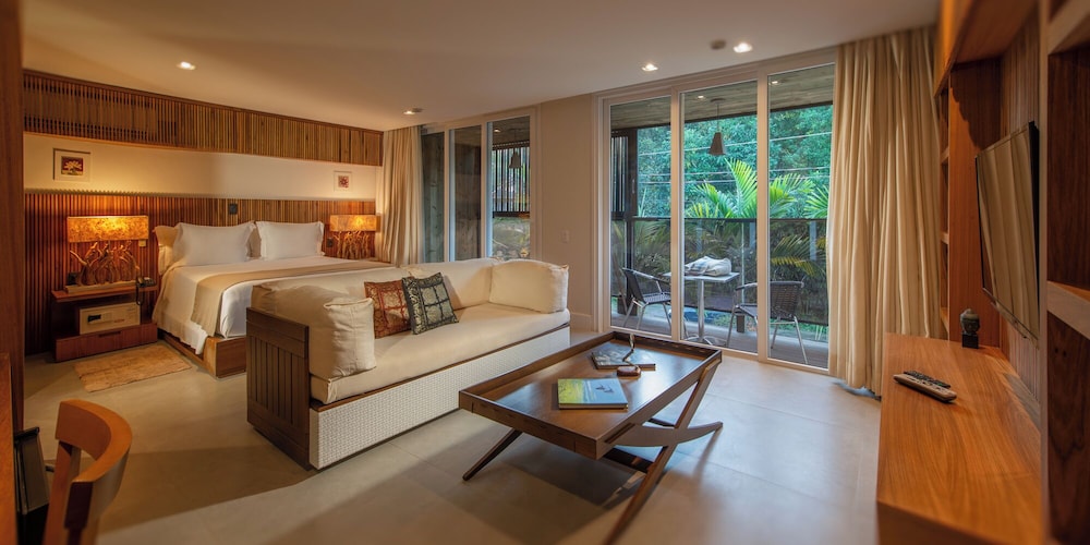 Suite, Queen Bed, Mountain View