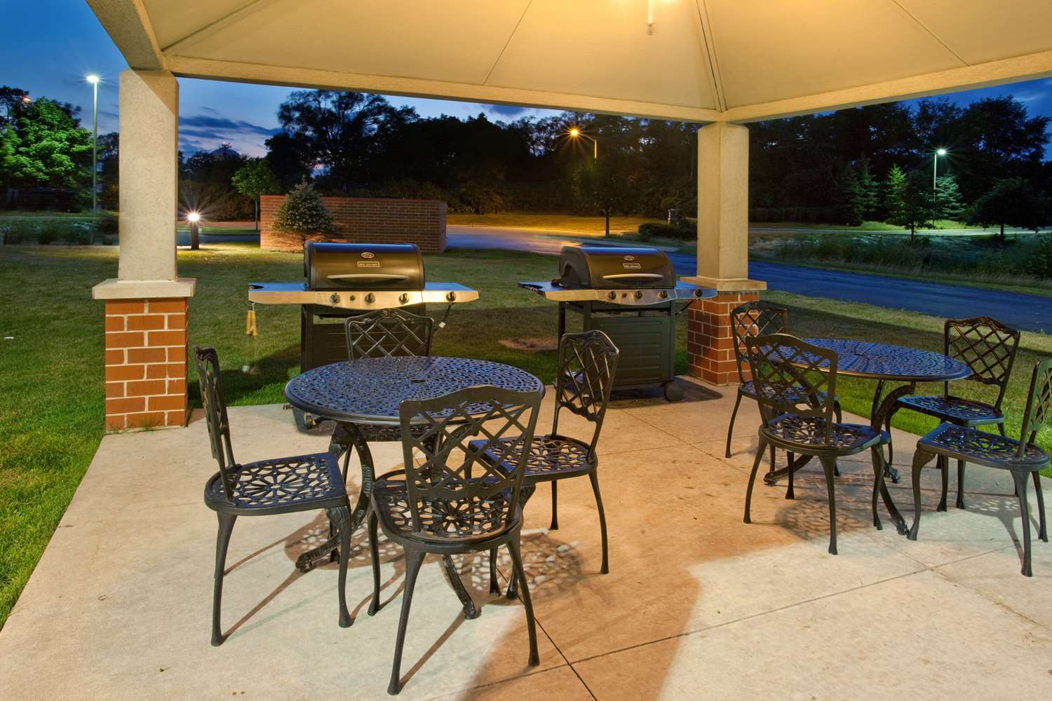 Sonesta Simply Suites Chicago Naperville 8/8