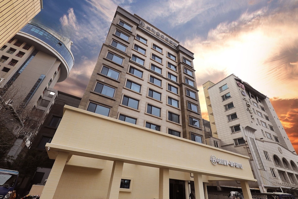 Carlton Hotel 2/62