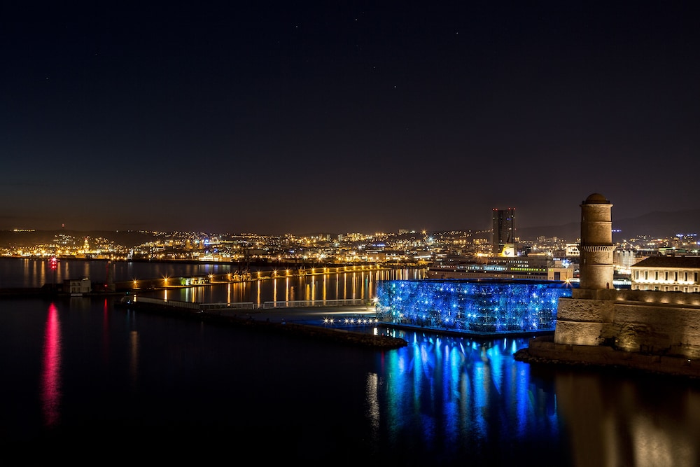Sofitel Marseille Vieux Port Hotel 46/50