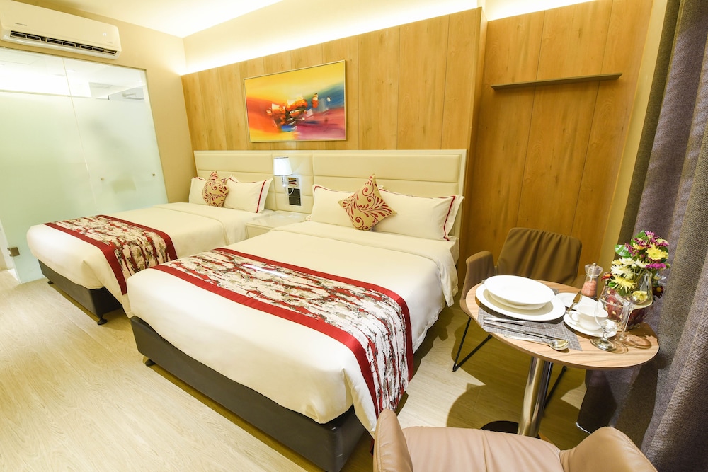 Red Hotel Cubao 20/64