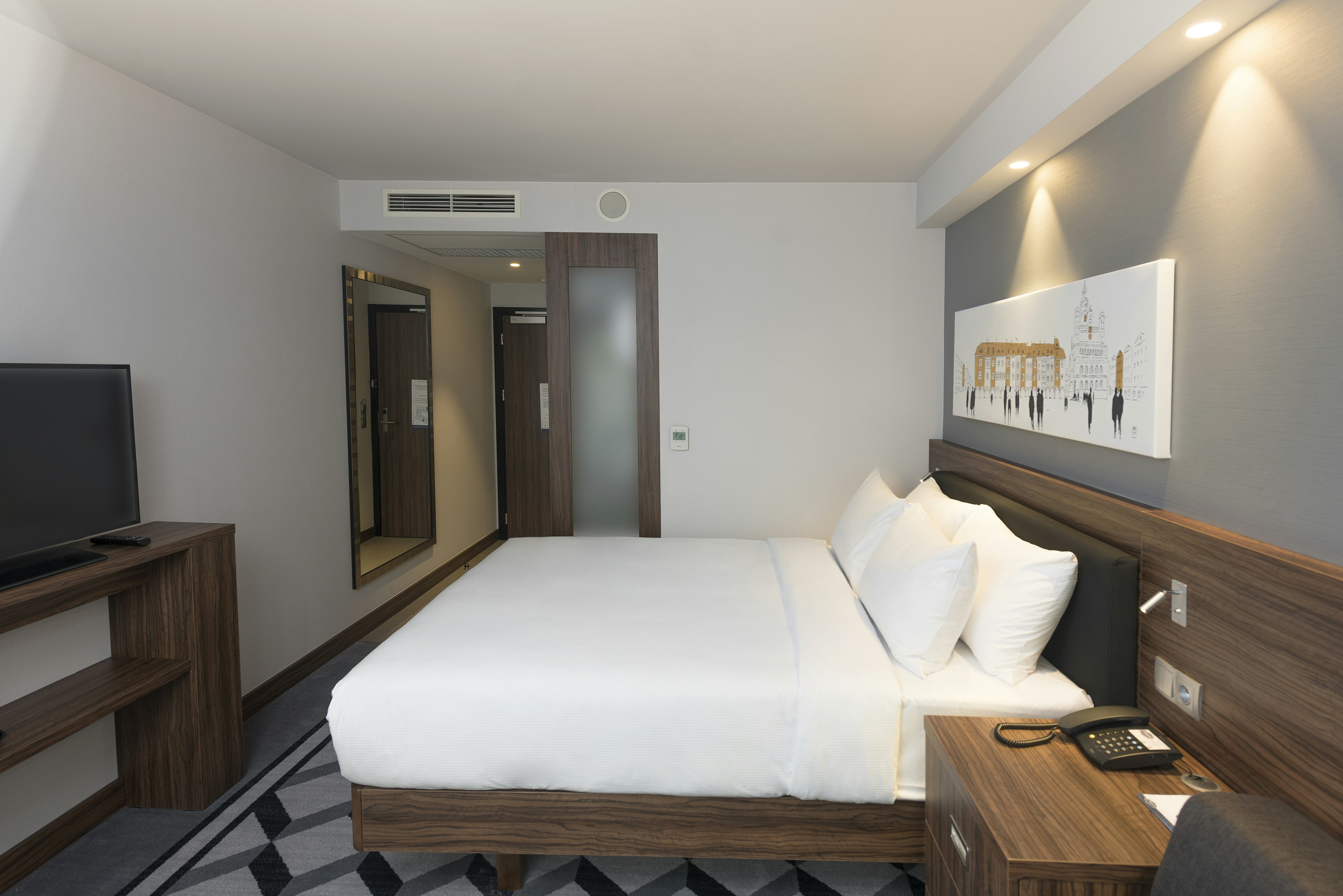 ROOM, QUEEN BED, WITH VIEW