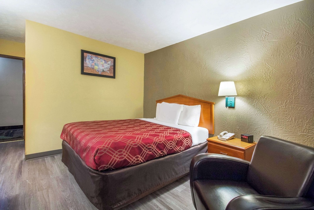 Standard, Queen Bed