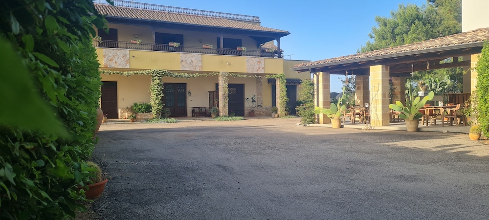 Gli Allori - Fuga Dalla Città 6/50