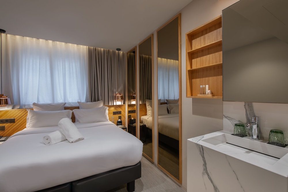 9hotel Paquis 11/50