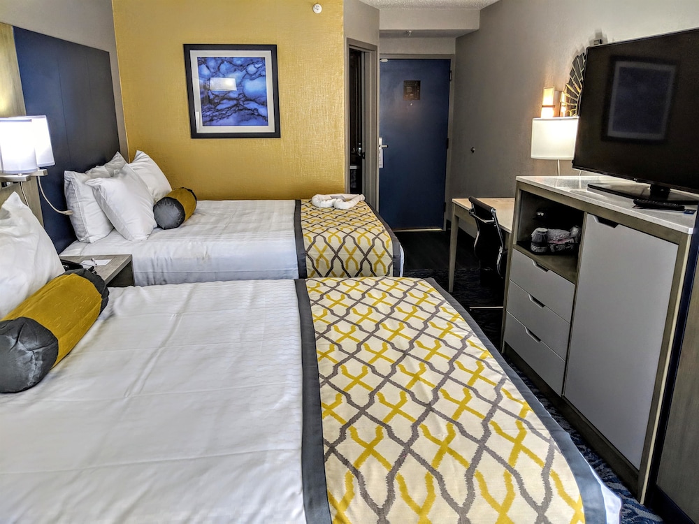Best Western Plus Bloomington East Hotel 8/24