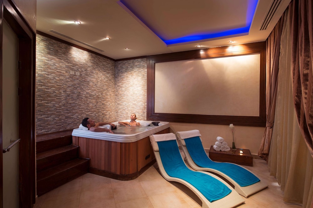 swimming pool spa