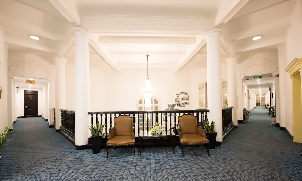 Hoa Binh Hotel 51/69