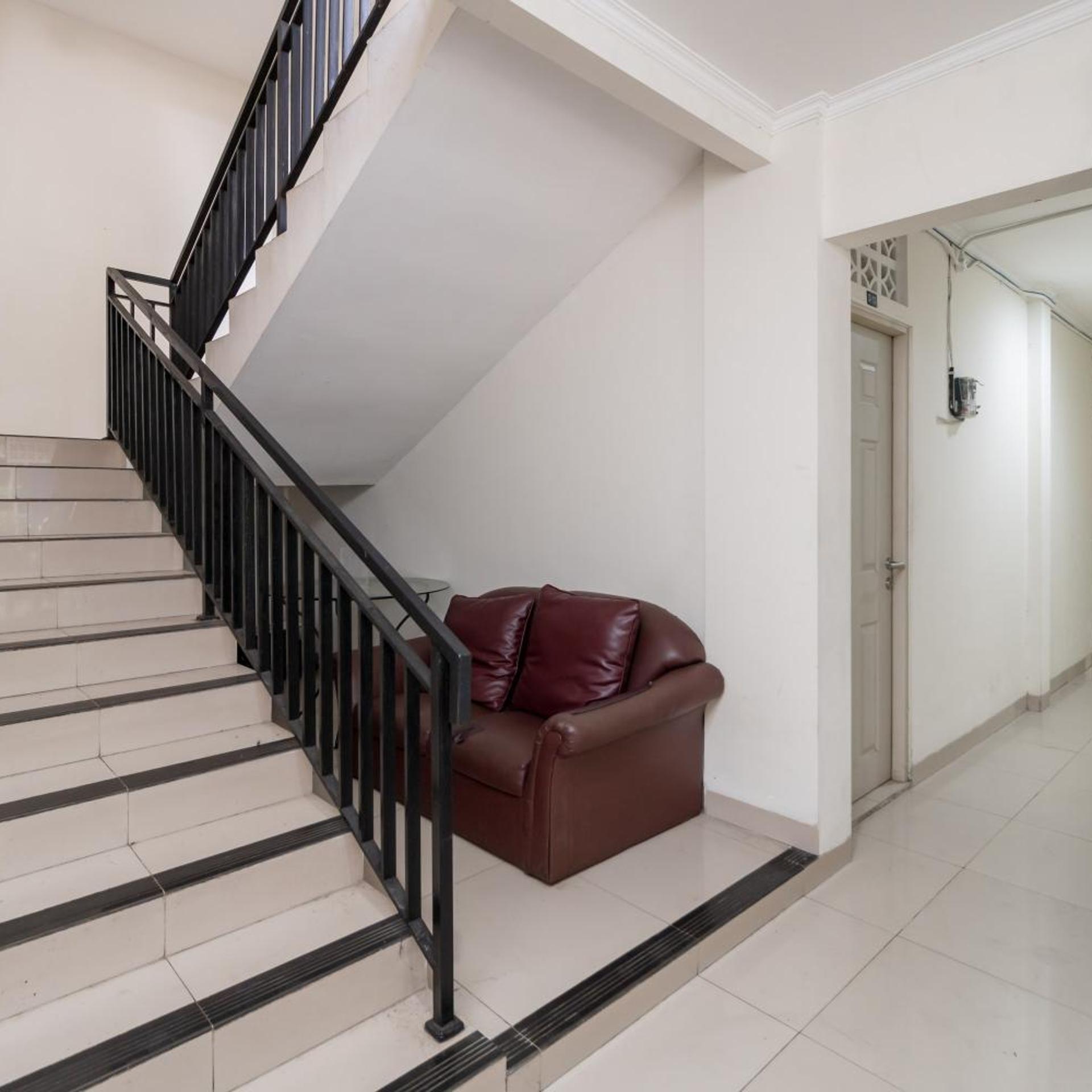 Reddoorz Plus Near Upn Veteran Jakarta 22/50
