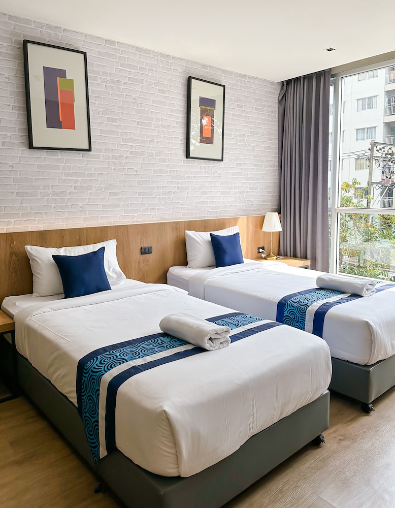 B Stay Hotel 13/40