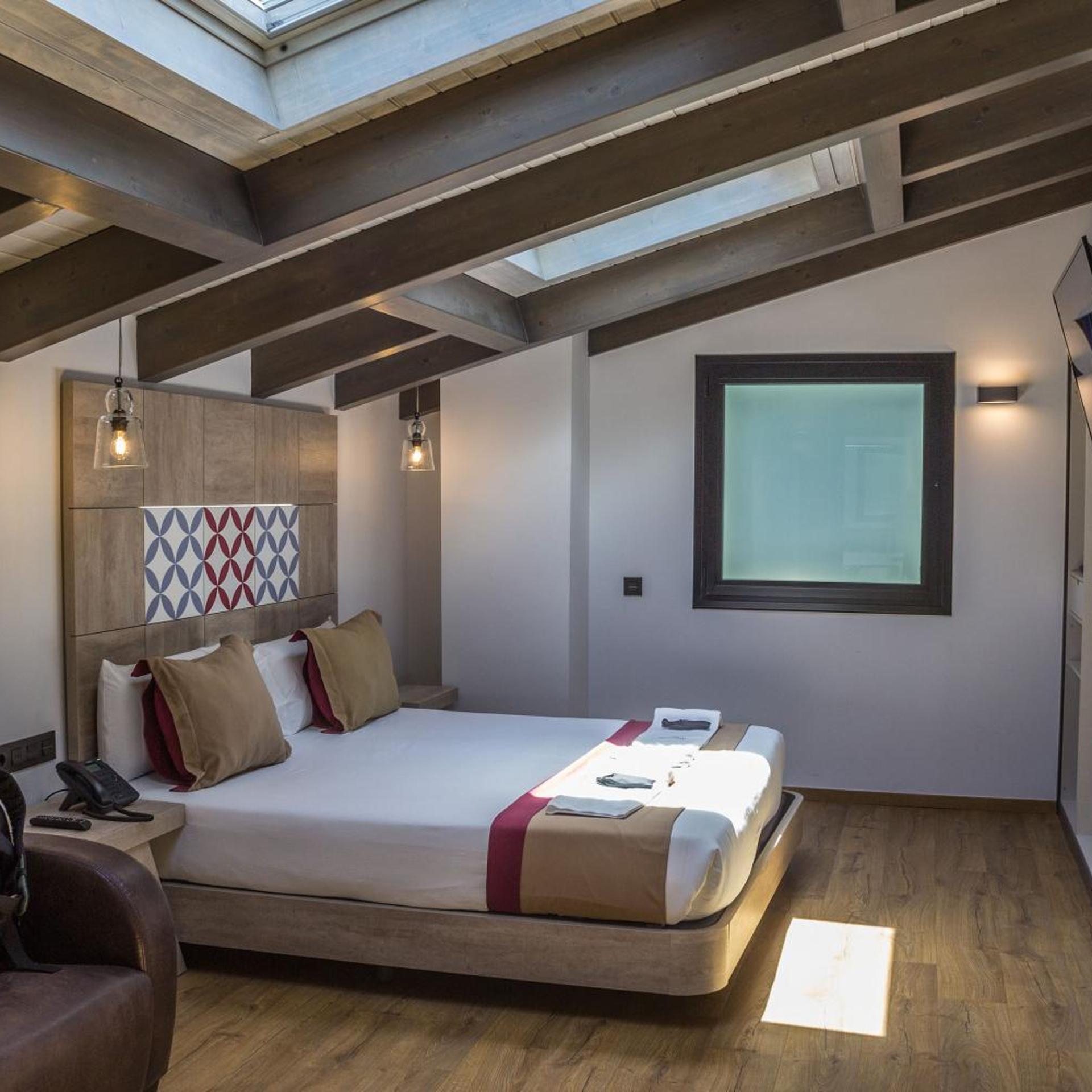 Room, Double Bed, Hot Tub