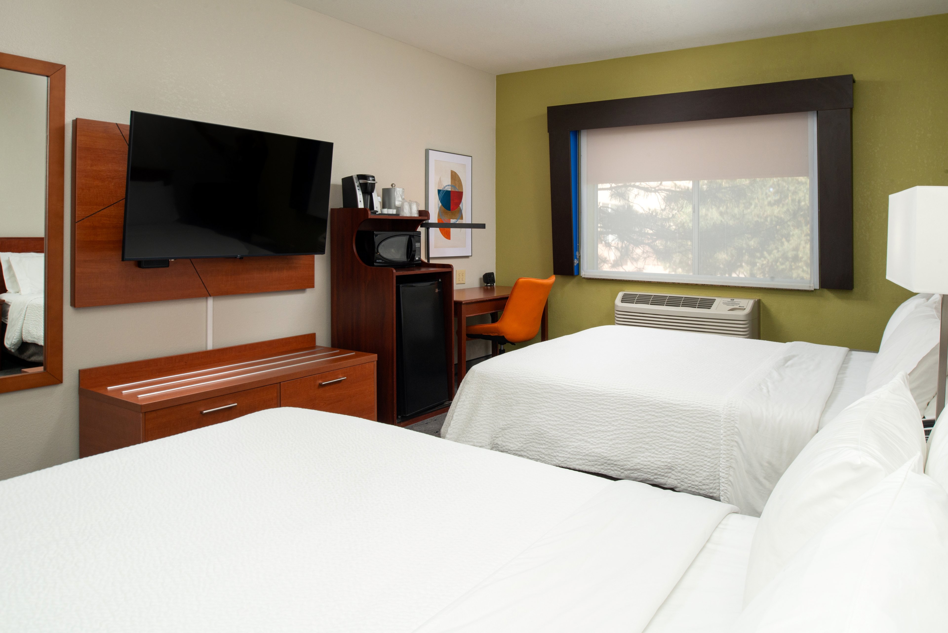 غرفة بسريرين كوين، Holiday Inn Express Hotel And Suites Farmington Bloomfield 5/6