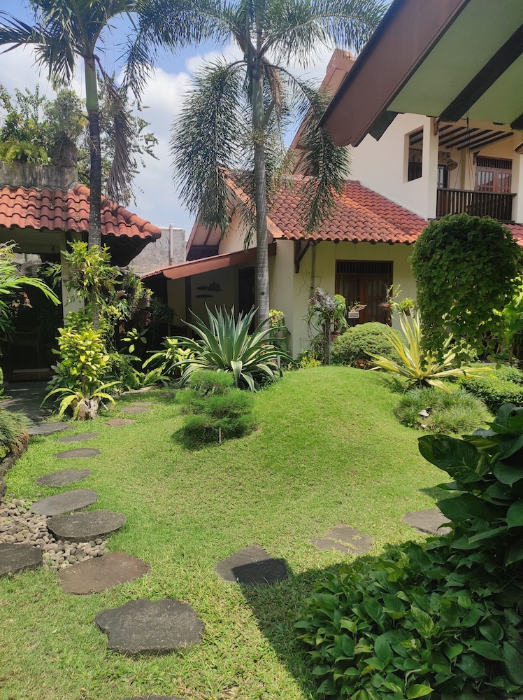 Duta Guest House 37/48