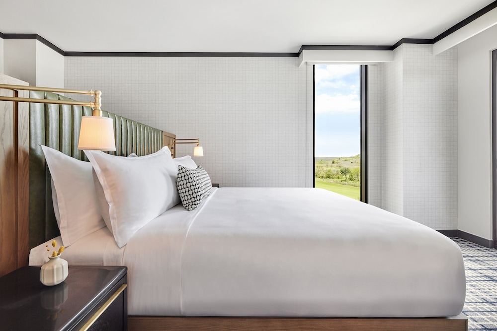 1 Bedroom, Suite, King Bed, Falls View, Golf Course View