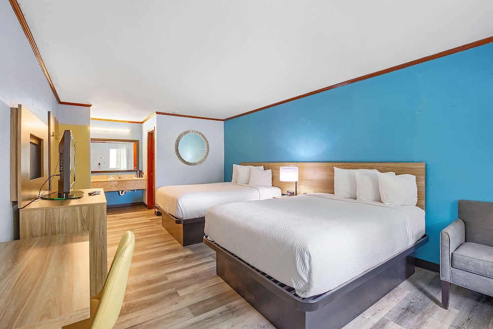 Days Inn by Wyndham Foley 12/33