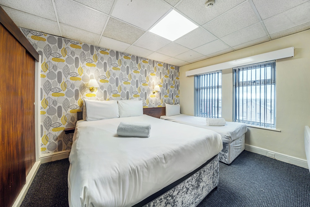 FAMILY, 1 DOUBLE AND 1 SINGLE BED
