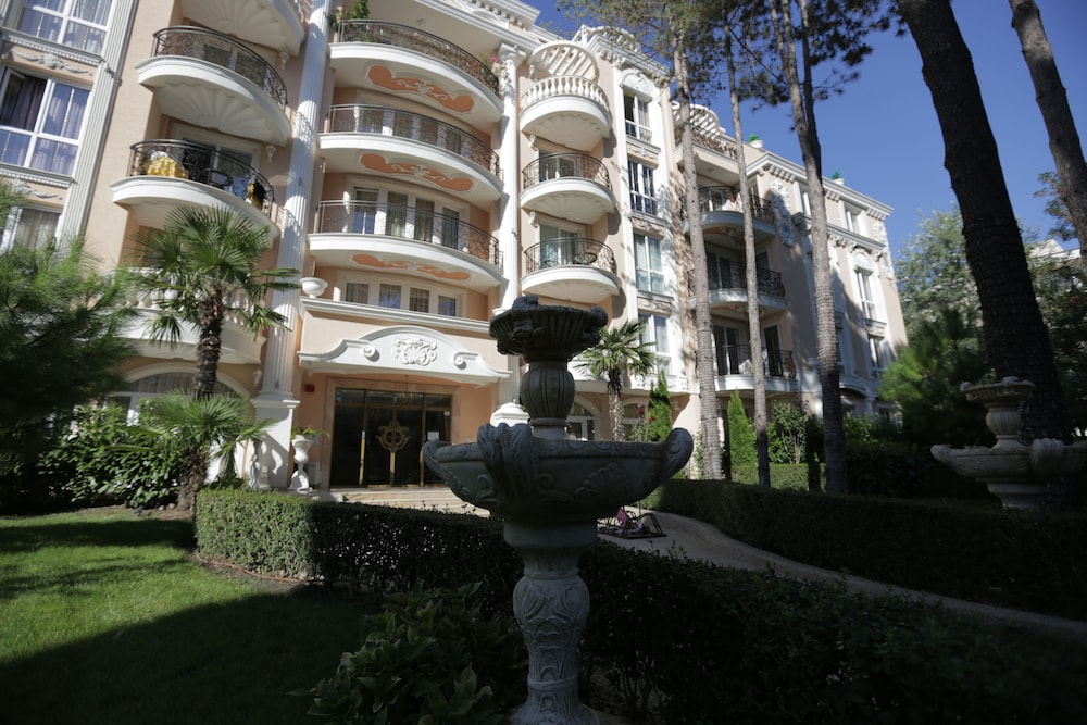 Venera and Anastasia Palace Apartments 73/75