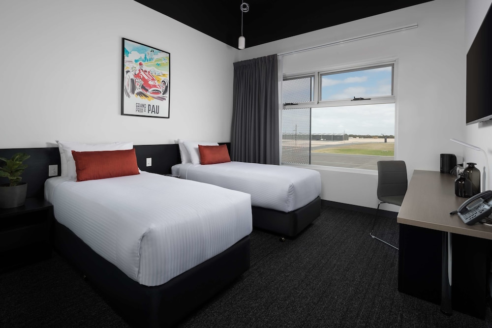 Rydges Pit Lane Hotel 12/50