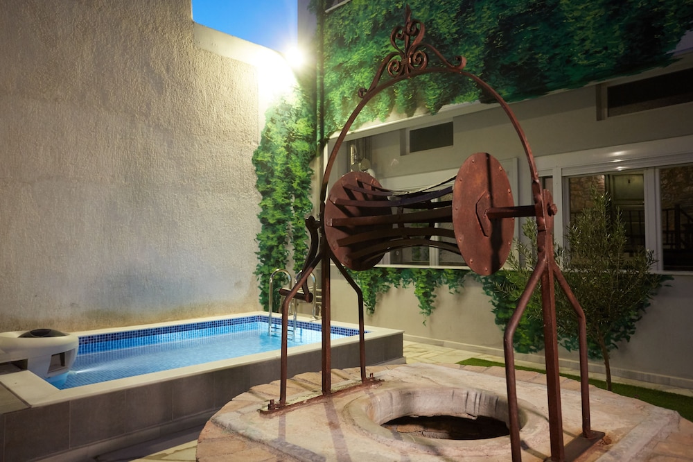 Athenian Residences 45/50