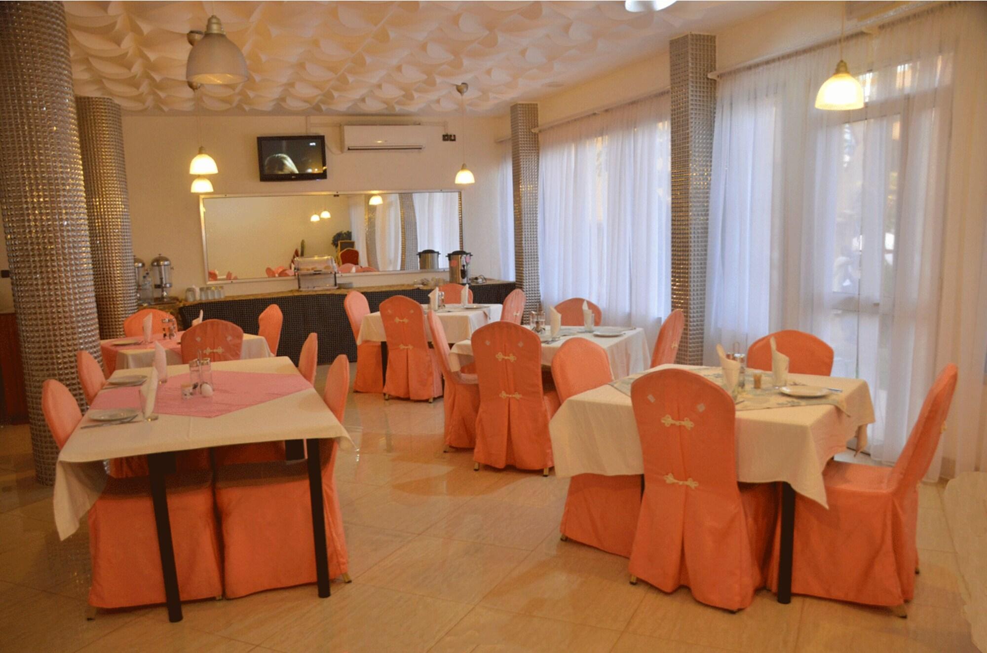 restaurant cafeteria