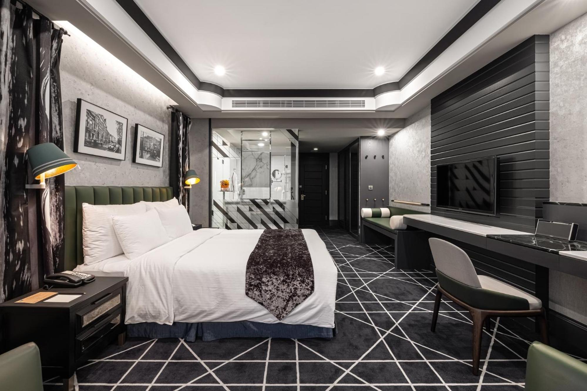 Fashion, Queen Bed
