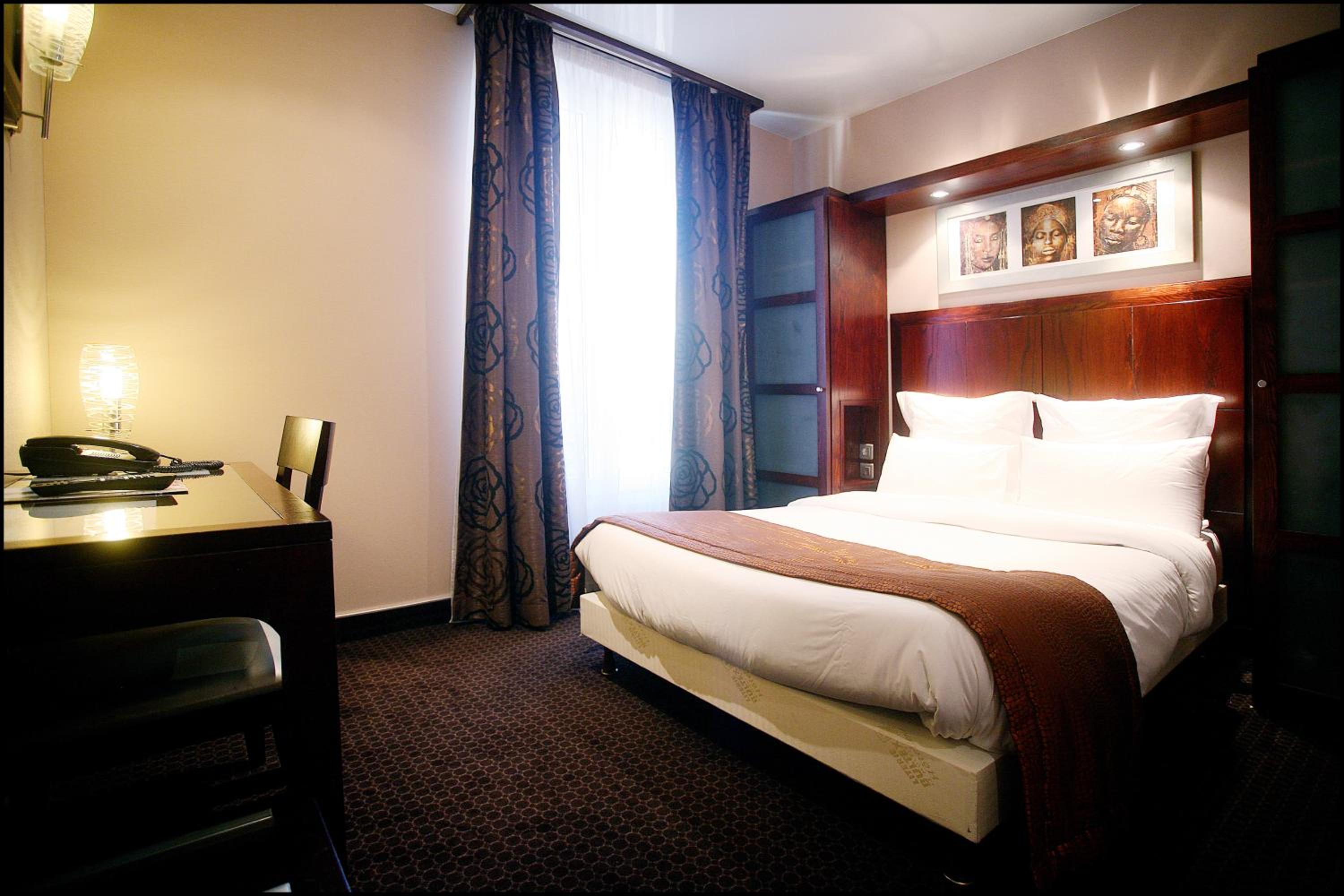 ROOM, QUEEN BED, BALCONY