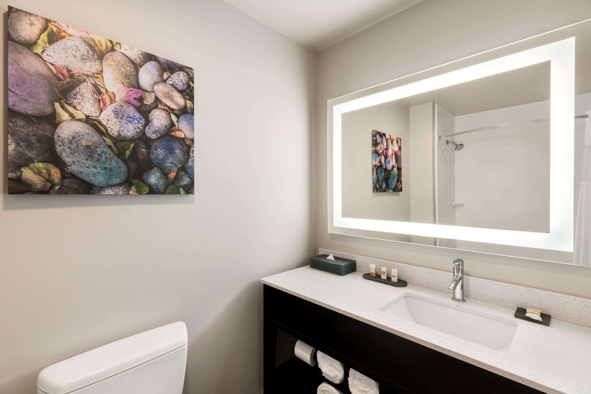 غرفة بسرير كينج بمطبخ، La Quinta Inn And Suites by Wyndham Burlington 4/4