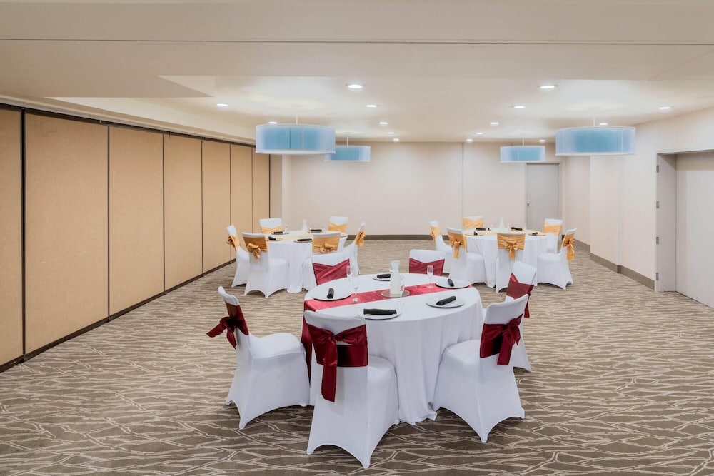 La Quinta Inn & Suites by Wyndham Glenwood Springs 50/56