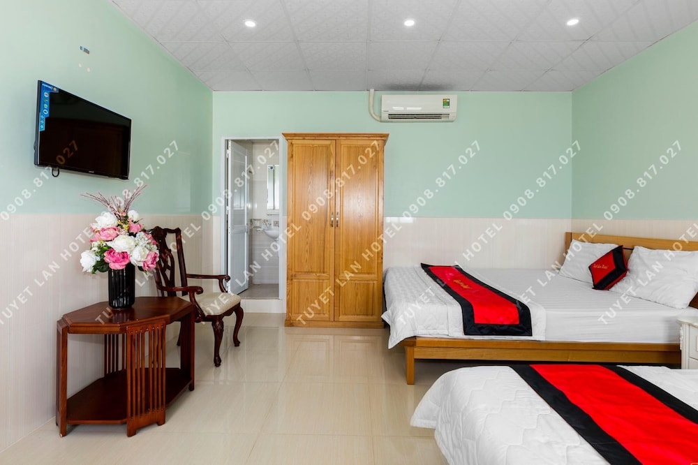 Tuyet Lan Hotel 37/63