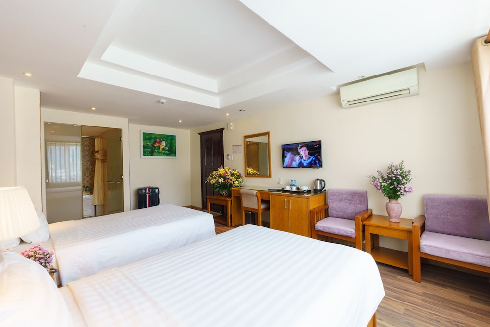 Roseland Corp Hotel 13/42