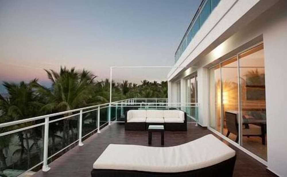 WATERMARK LUXURY OCEANFRONT ALL SUITE HOTEL 28/56