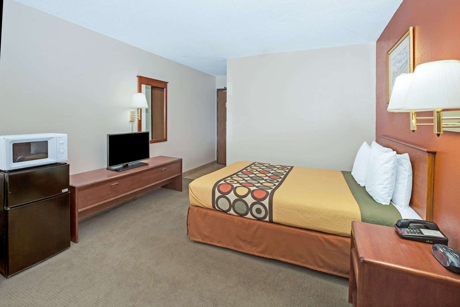 Super 8 by Wyndham Crystal Lake 9/21